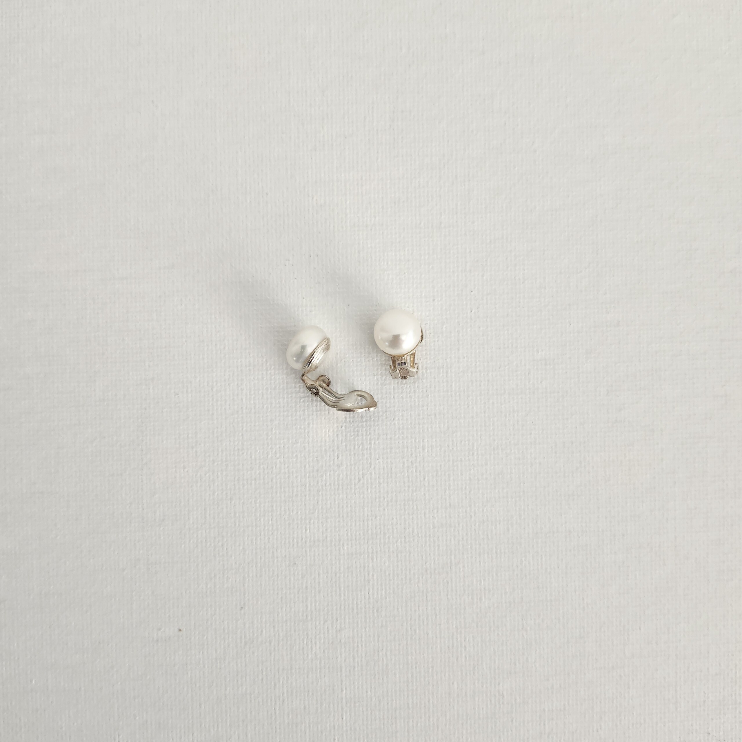 Hadar Earrings 10mm freshwater pearls with 925 silver clip-on design 12mm diameter by My Gems